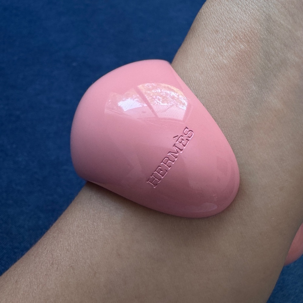 HERMES Bois‎ Laque Pink Lacquered
Wood Cuff Bracelet - Picture 3 of 9